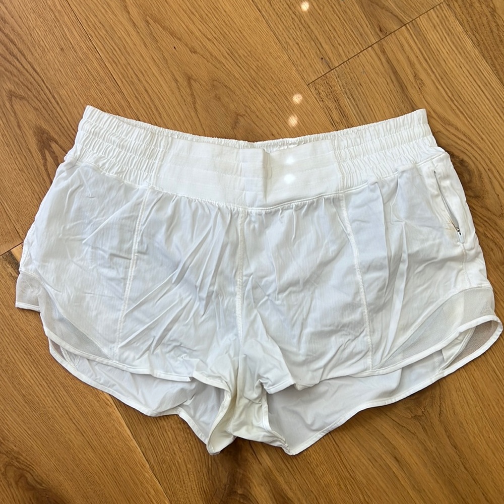 Lululemon Hotty Hot High rise 2.5” shorts